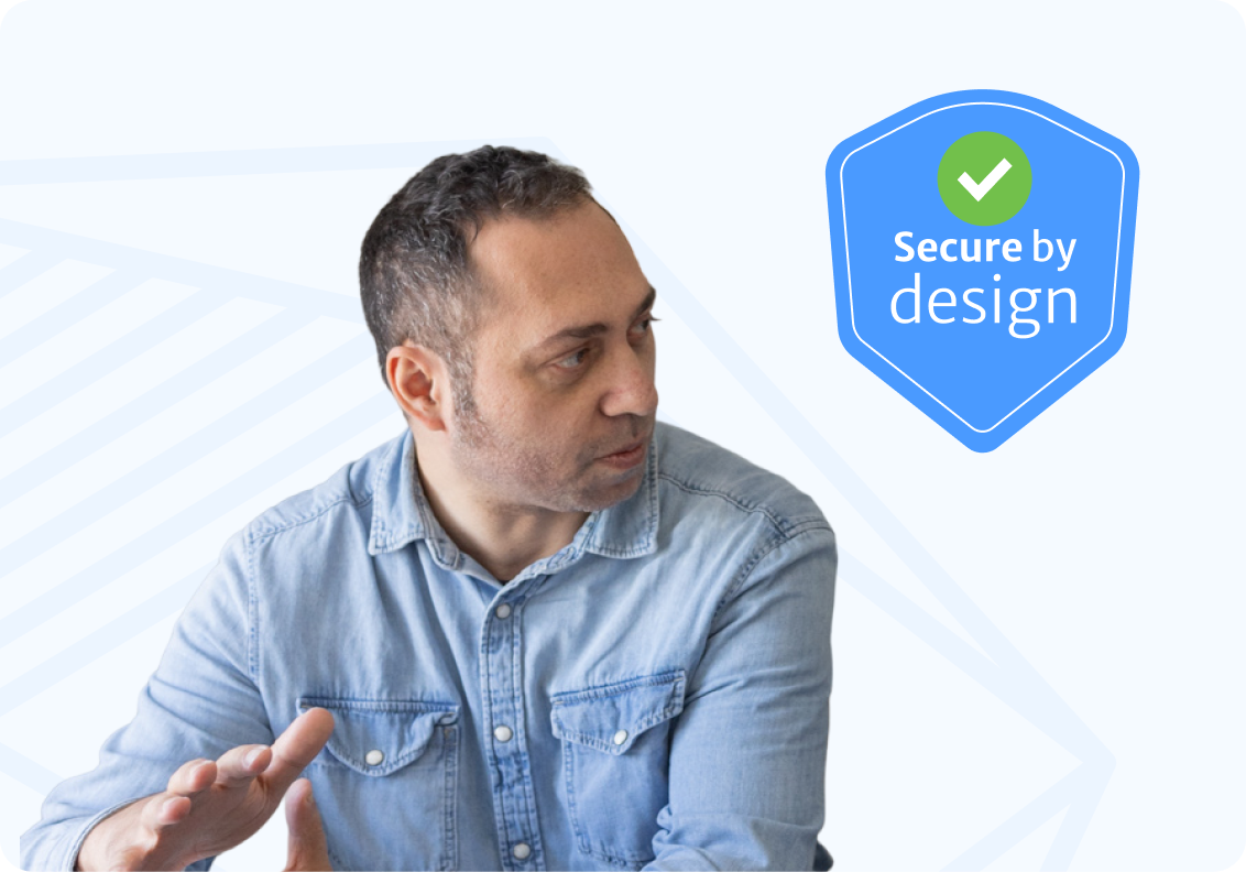 photo d'un développeur et icone secure by design