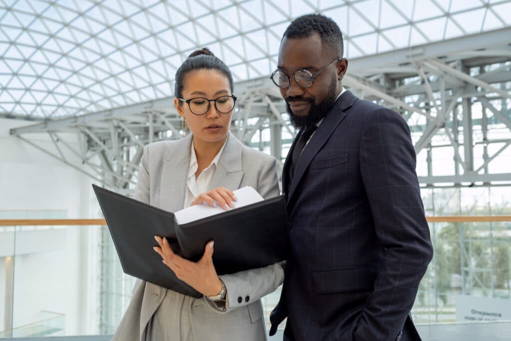 équipe calculant le ROI de son intranet